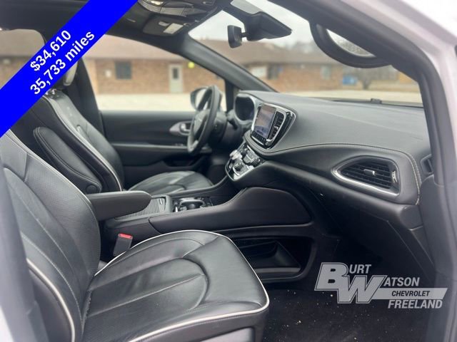 Used 2025 Chrysler Pacifica Limited FWD image 24