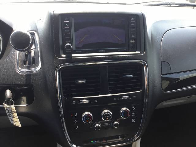 Used 2018 Dodge Grand Caravan SXT FWD image 18