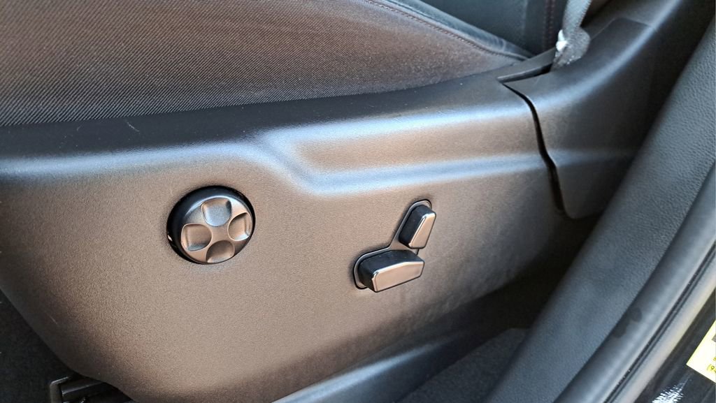 Used 2024 Dodge Durango GT image 19