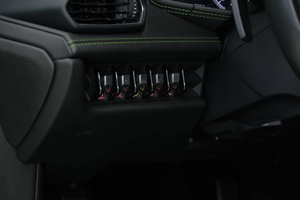 Used 2021 Lamborghini Huracan EVO RWD image 36