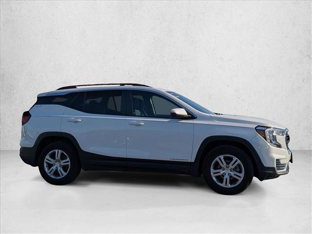 Used 2022 GMC Terrain SLE w/ Driver Convenience Package image 4