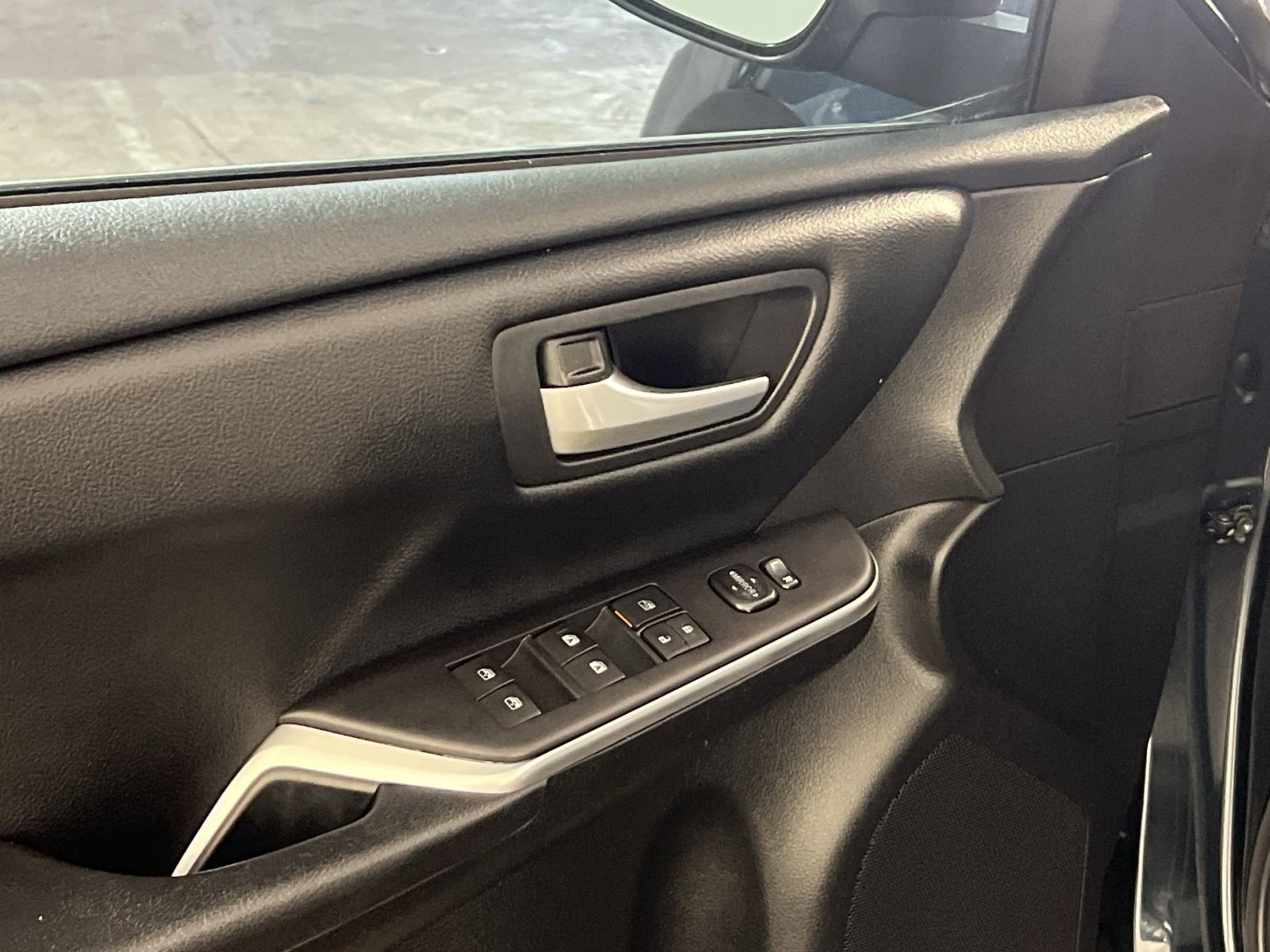 Used 2016 Toyota Camry SE FWD image 12