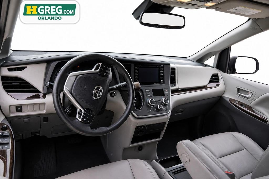 Used 2020 Toyota Sienna XLE FWD image 11