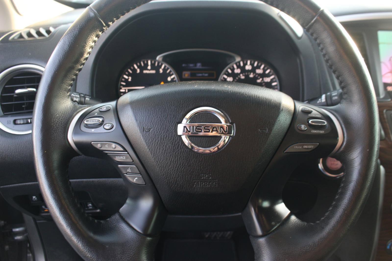 Used 2020 Nissan Pathfinder Platinum image 18