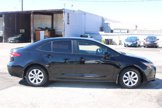 Used 2023 Toyota Corolla LE w/ Carpet Mat Package (TMS) FWD image 3