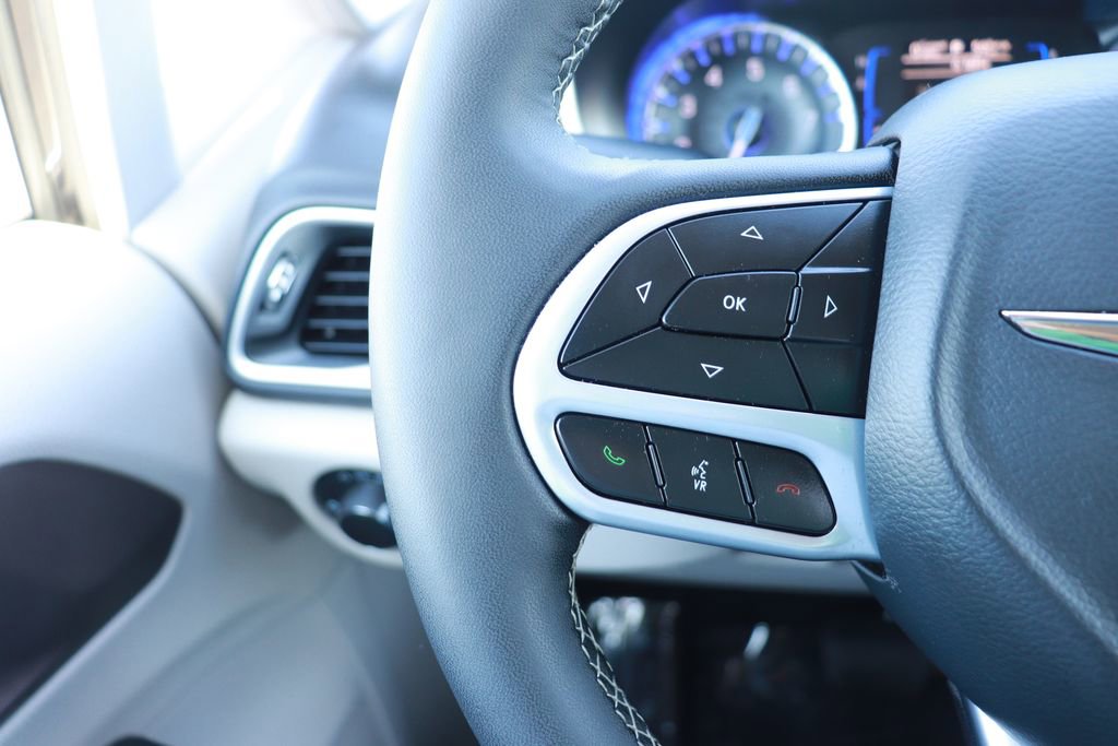 Used 2024 Chrysler Voyager LX image 18