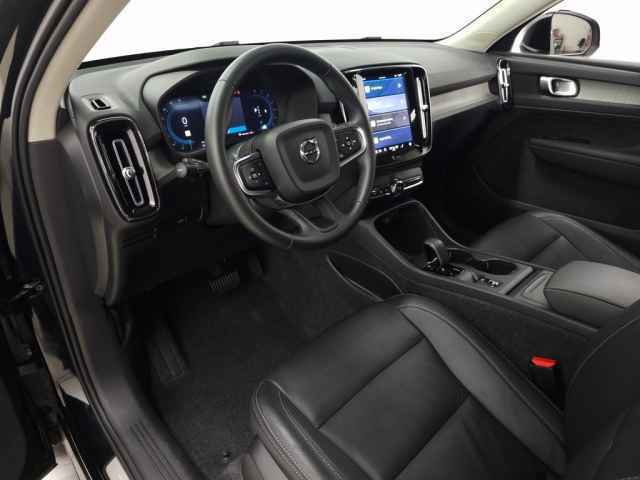 Certified 2025 Volvo XC40 B5 Core image 19