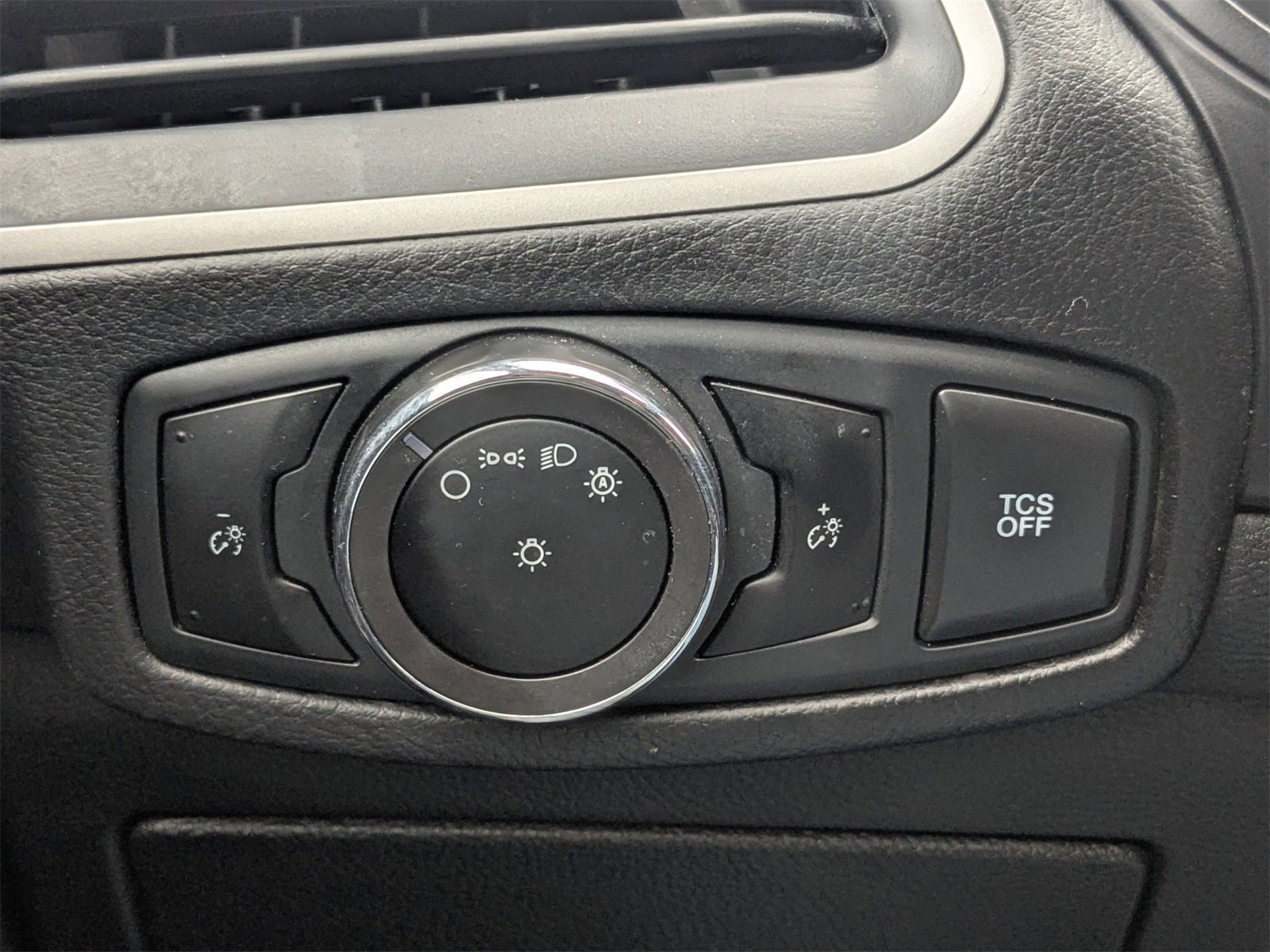 Used 2023 Ford Edge SEL image 25