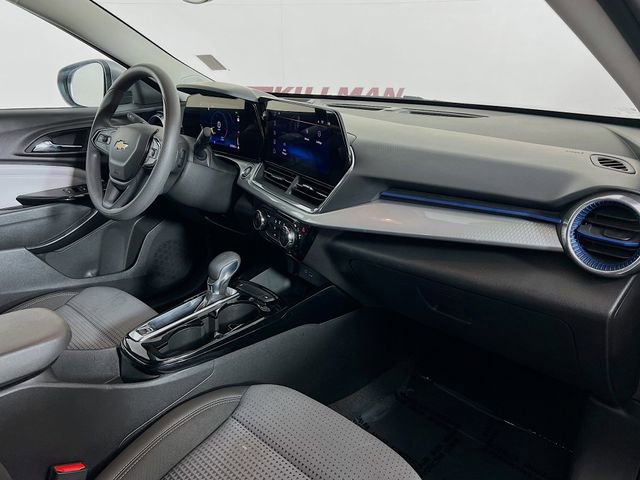 Used 2025 Chevrolet Trax LT image 35