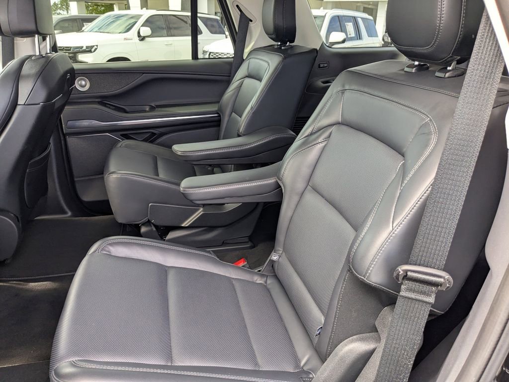 Used 2025 Lincoln Navigator Reserve AWD/4WD image 14