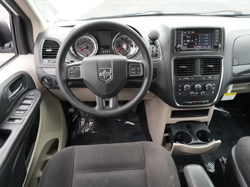 Used 2018 Dodge Grand Caravan SE w/ UConnect Hands-Free Group FWD image 19