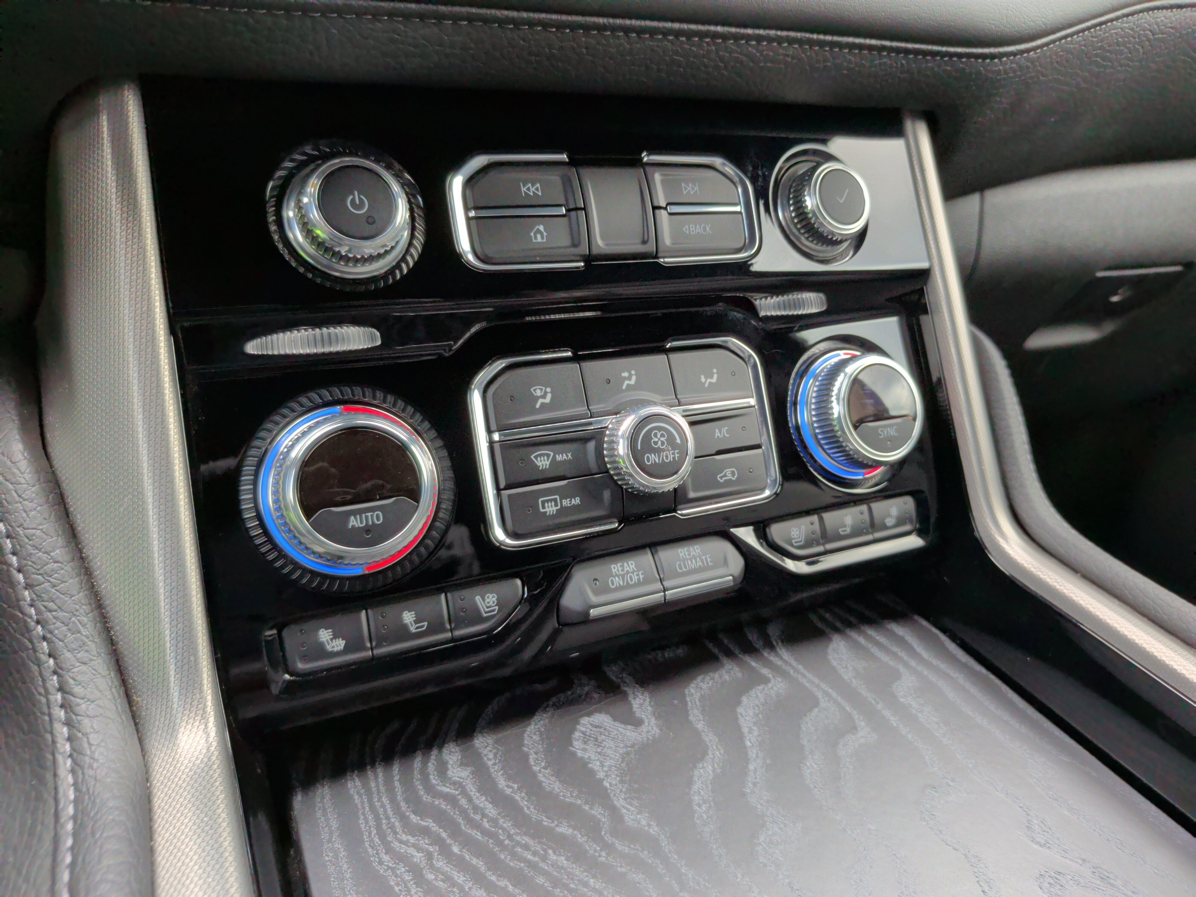 Used 2021 GMC Yukon Denali w/ Denali Premium Package image 20