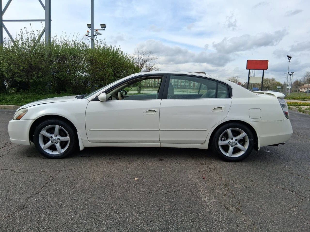 Used 2005 Nissan Altima 3.5 SE w/ (M01) Sport Pkg FWD image 5