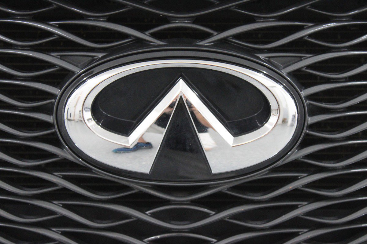Used 2017 INFINITI QX30 Premium FWD image 31