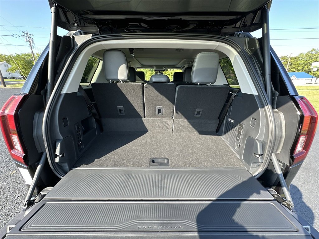 New 2025 Ford Expedition Active image 25