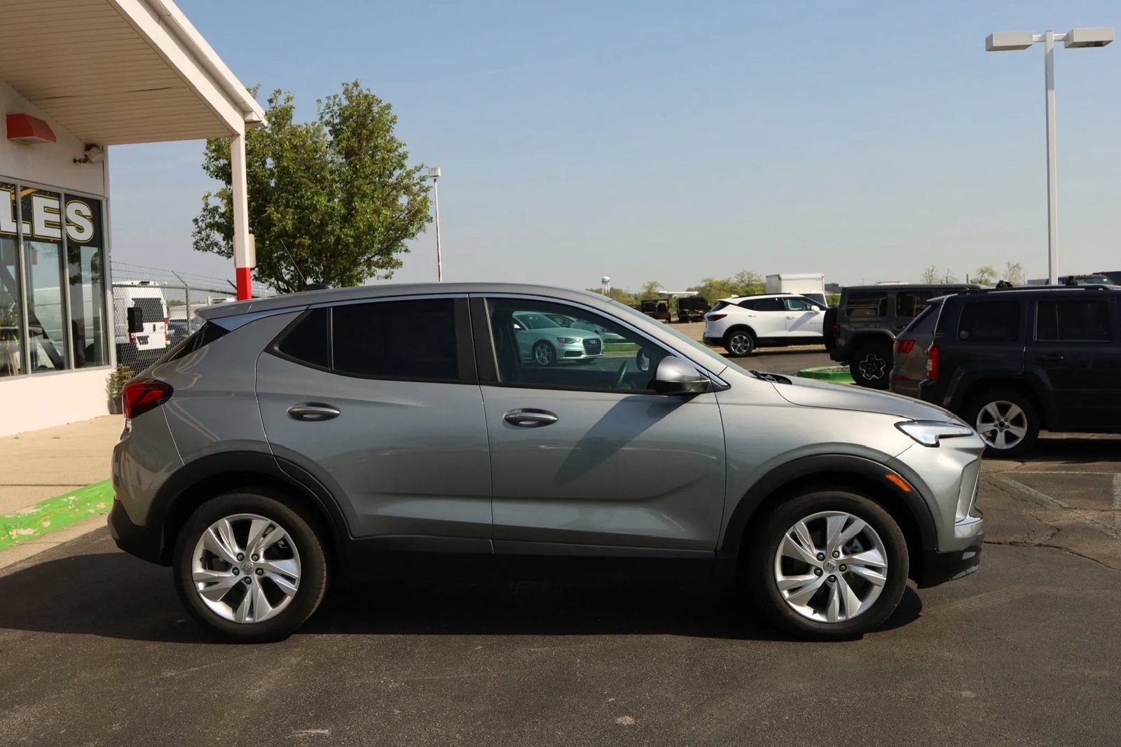 Used 2025 Buick Encore GX Preferred FWD image 4