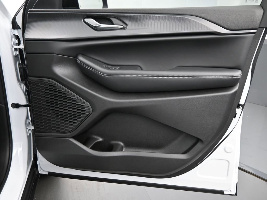 New 2025 Jeep Grand Cherokee L Laredo w/ Luxury Tech Group I image 22