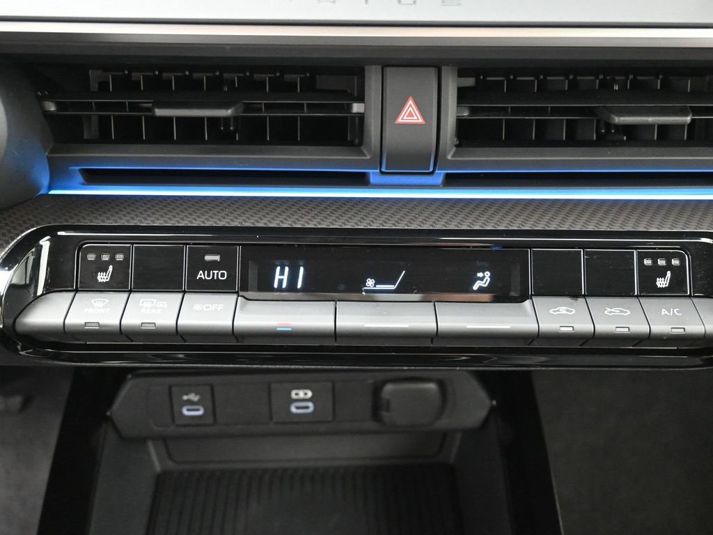 Certified 2024 Toyota Prius XLE image 21