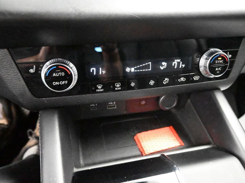 Used 2024 Mitsubishi Outlander AWD image 31