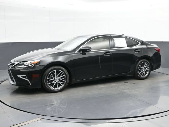 Used 2017 Lexus ES 350 w/ Luxury Package FWD image 4