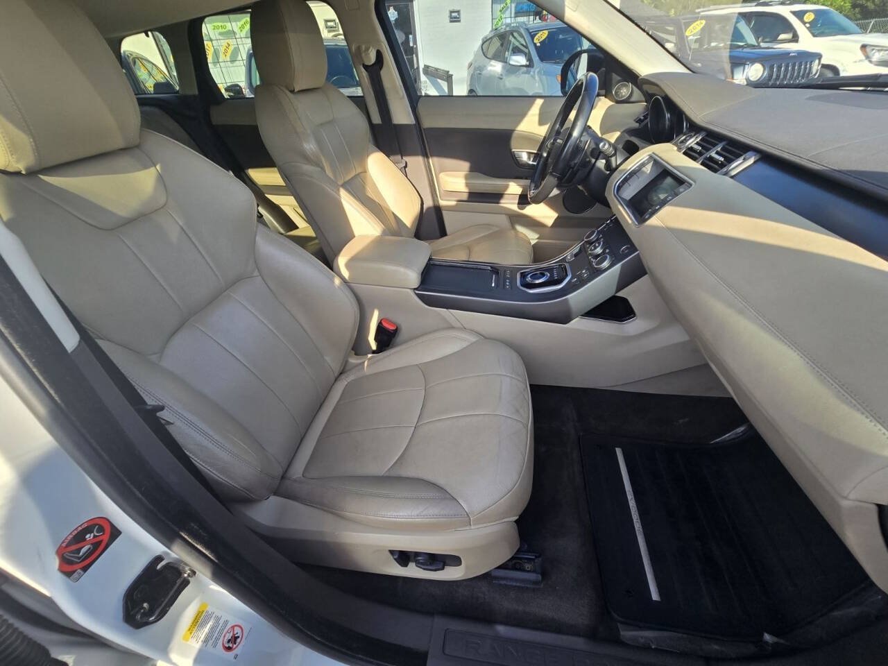 Used 2019 Land Rover Range Rover Evoque SE AWD/4WD image 18