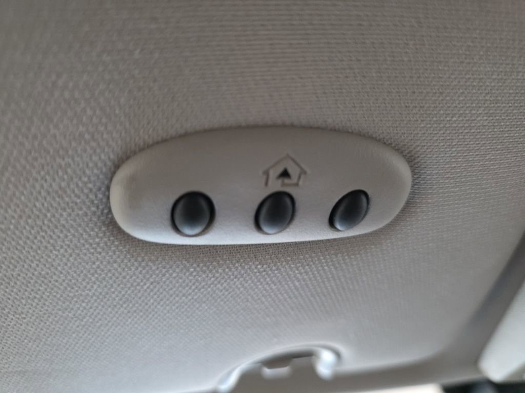 Used 2015 Chrysler Town & Country Touring-L w/ Driver Convenience Group image 22