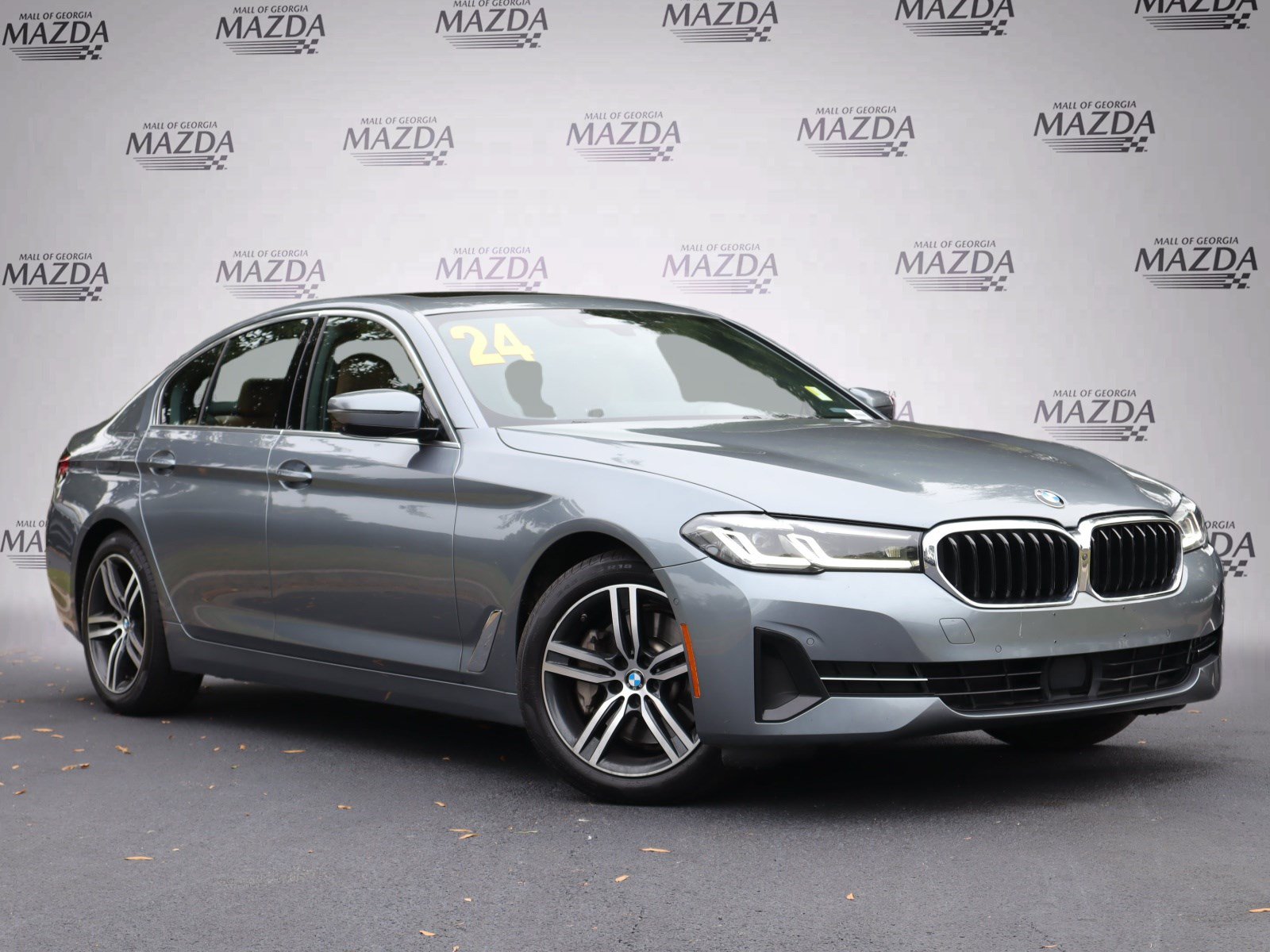 Used 2021 BMW 530i w/ Premium Package RWD image 2