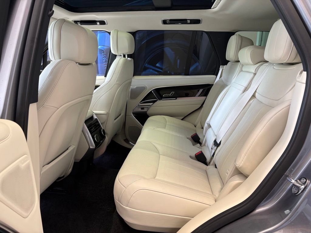 Used 2025 Land Rover Range Rover SE AWD/4WD image 15