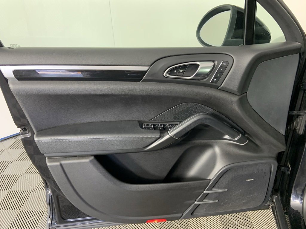 Used 2014 Porsche Cayenne w/ Basic Package image 23