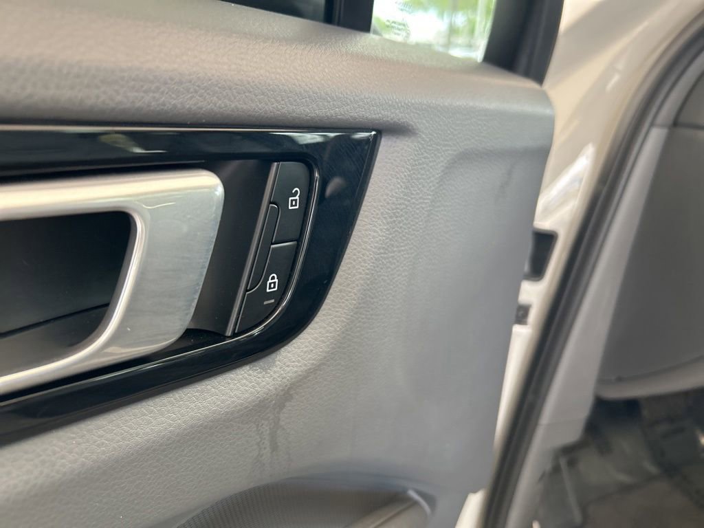 Used 2022 Porsche Cayenne Coupe image 39