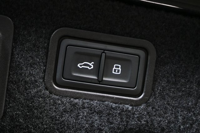 Used 2022 Audi A8 L 3.0T image 30