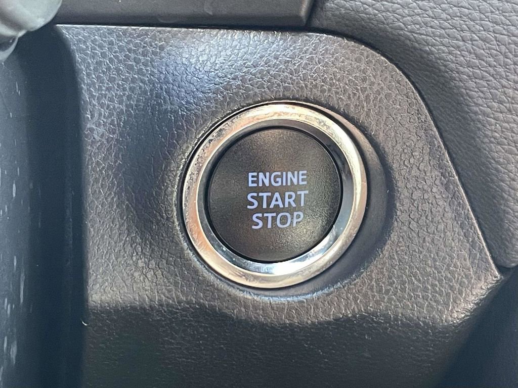 Used 2021 Toyota RAV4 XLE FWD image 30