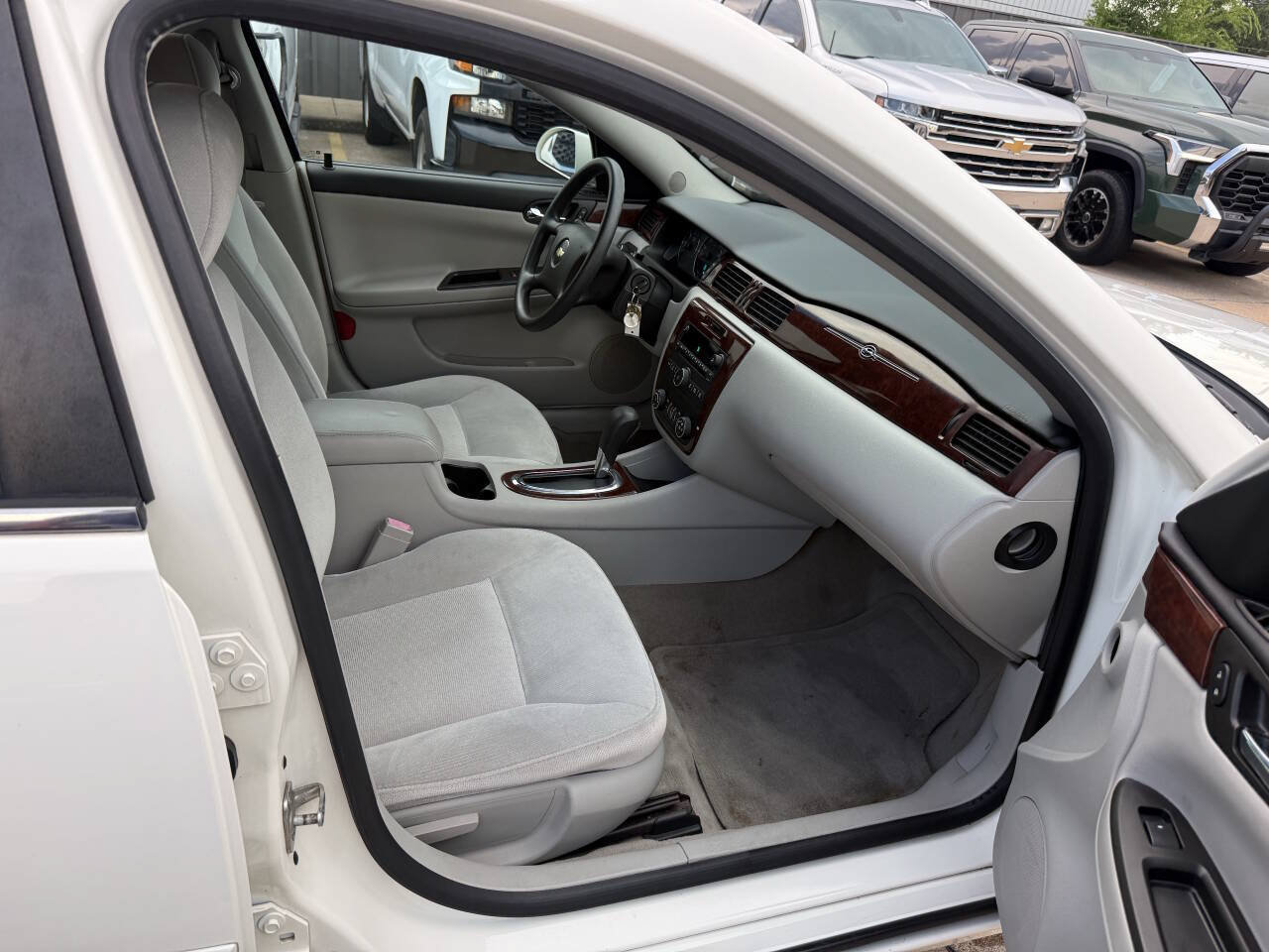 Used 2008 Chevrolet Impala LT FWD image 10