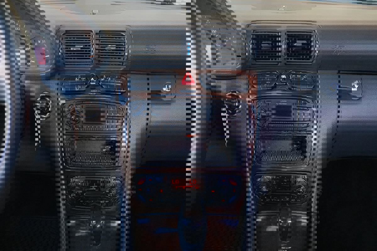 Used 2002 Mercedes-Benz C 320 Sedan image 19