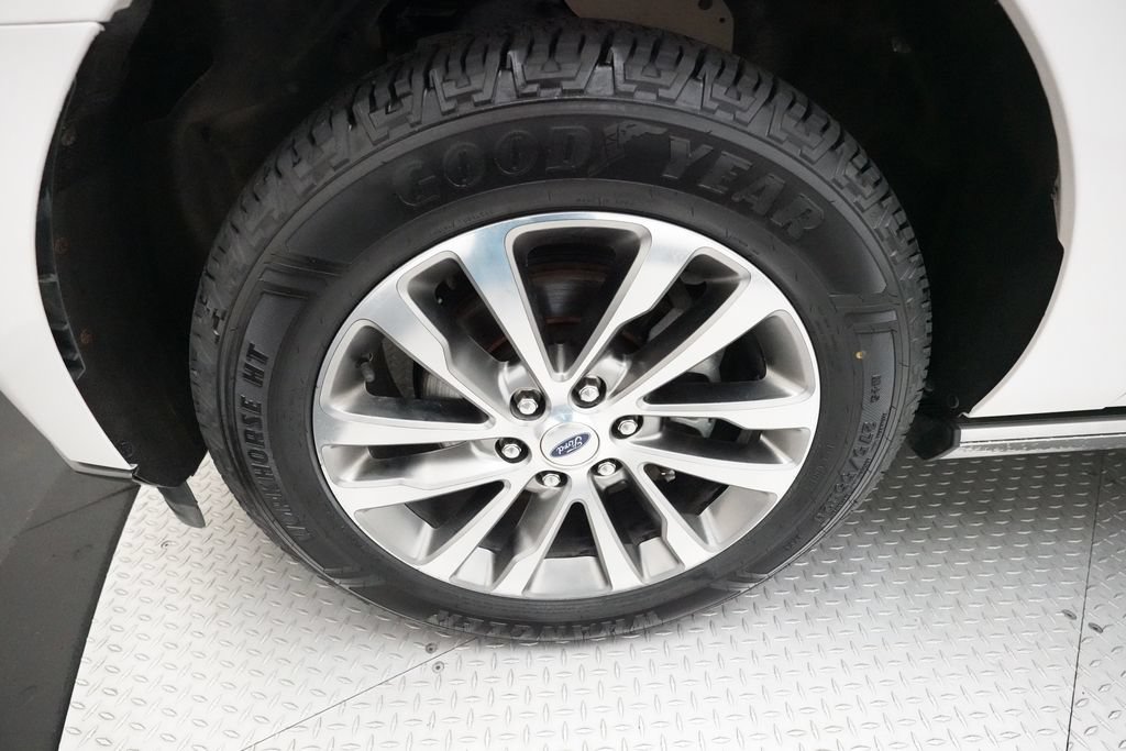 Used 2018 Ford Expedition Limited w/ Equipment Group 301A AWD/4WD image 25