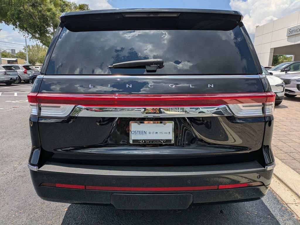 Used 2024 Lincoln Navigator Reserve AWD/4WD image 5