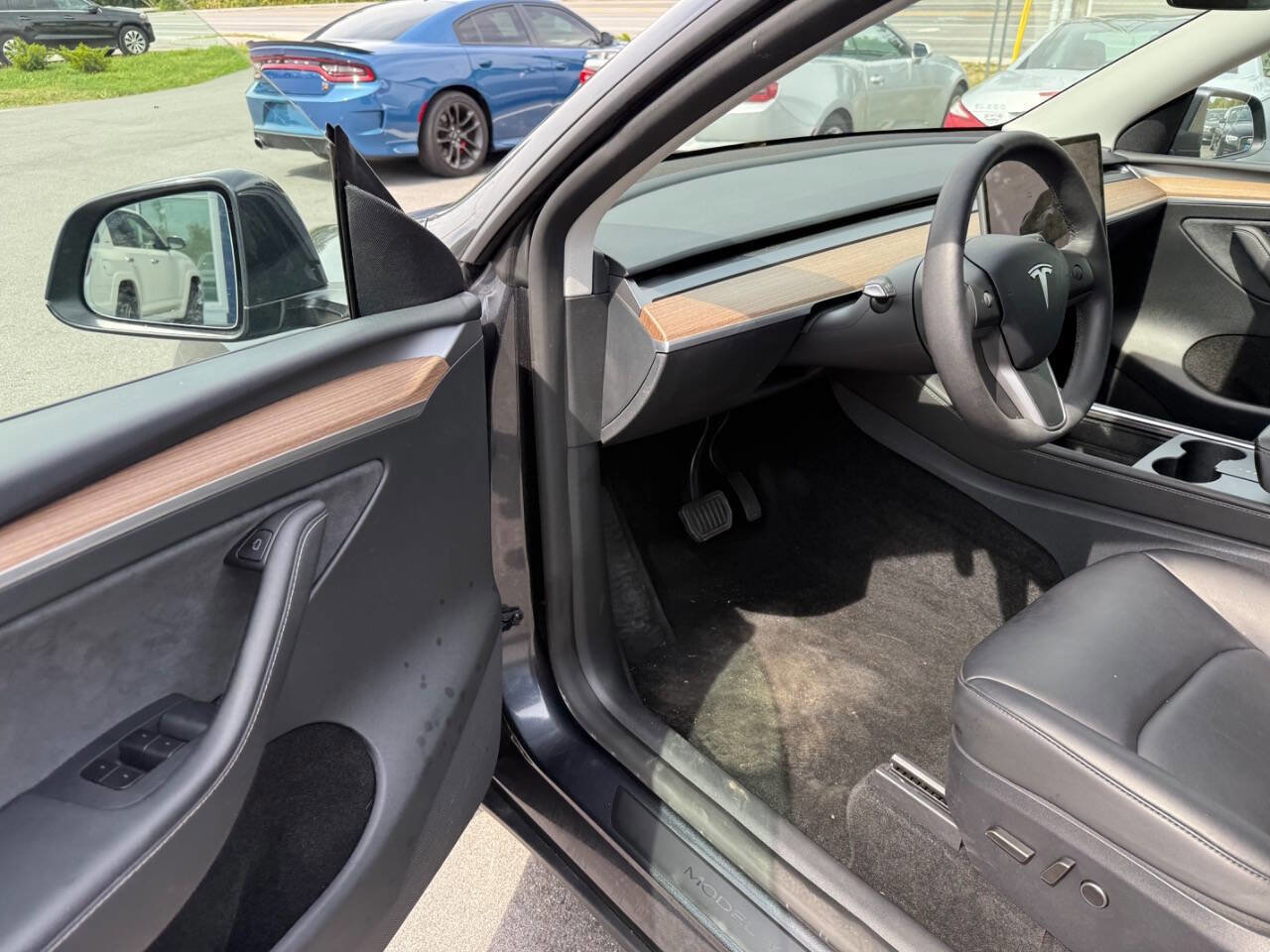 Used 2025 Tesla Model Y Long Range image 21