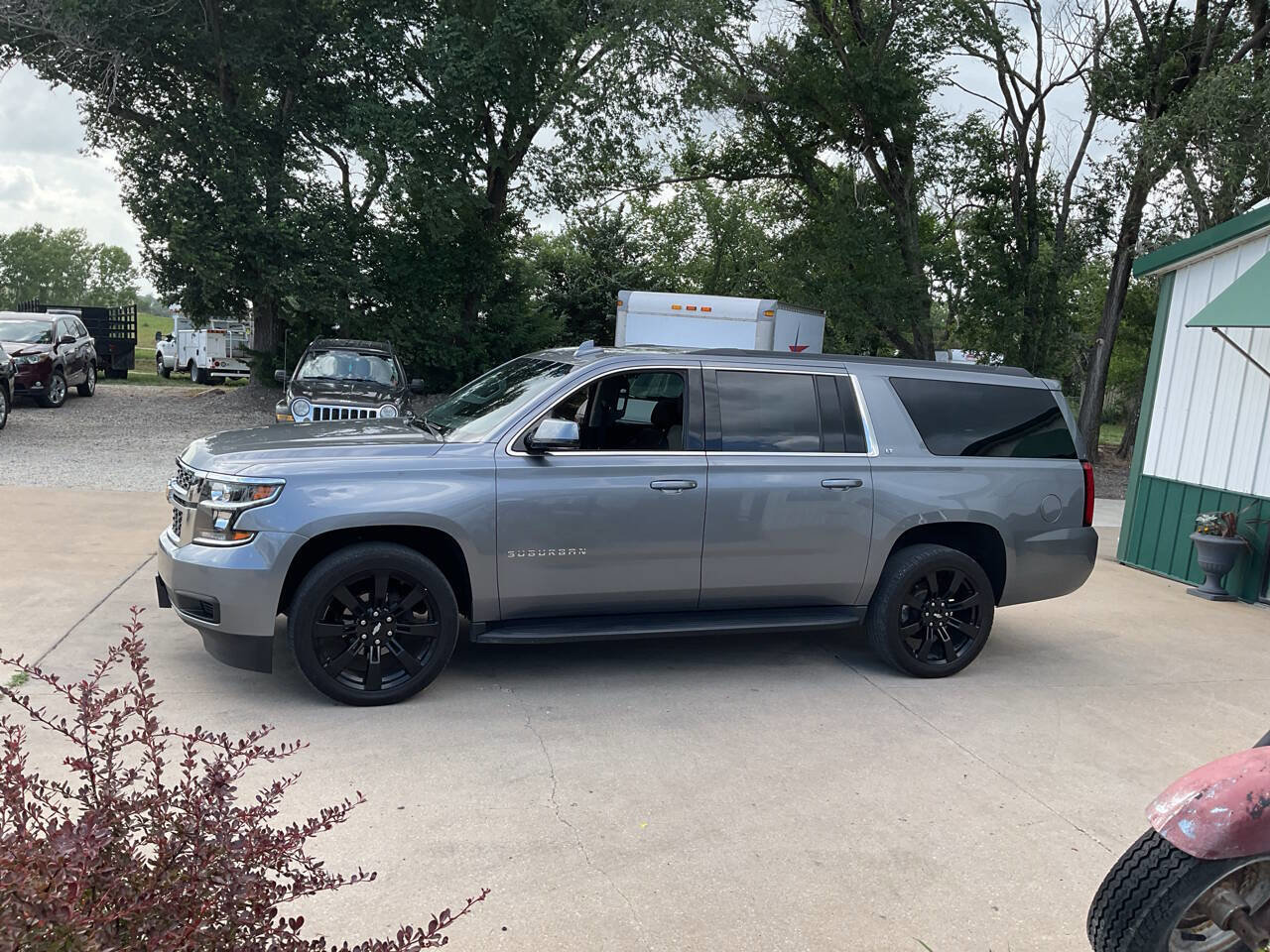 Used 2020 Chevrolet Suburban LT image 6