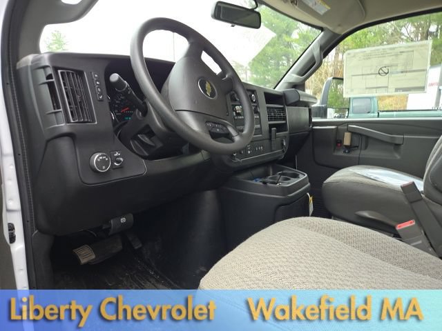 Used 2024 Chevrolet Express 4500 Extended w/ Power Convenience Package RWD image 5