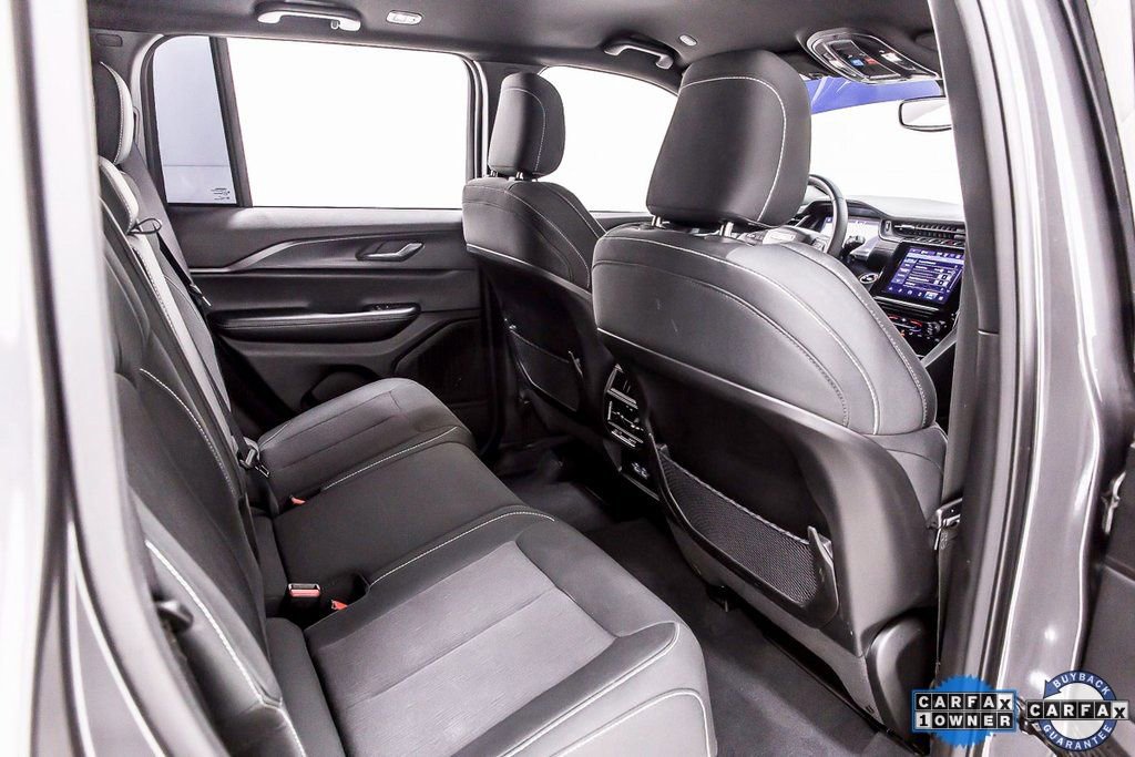 Used 2024 Jeep Grand Cherokee Laredo image 32