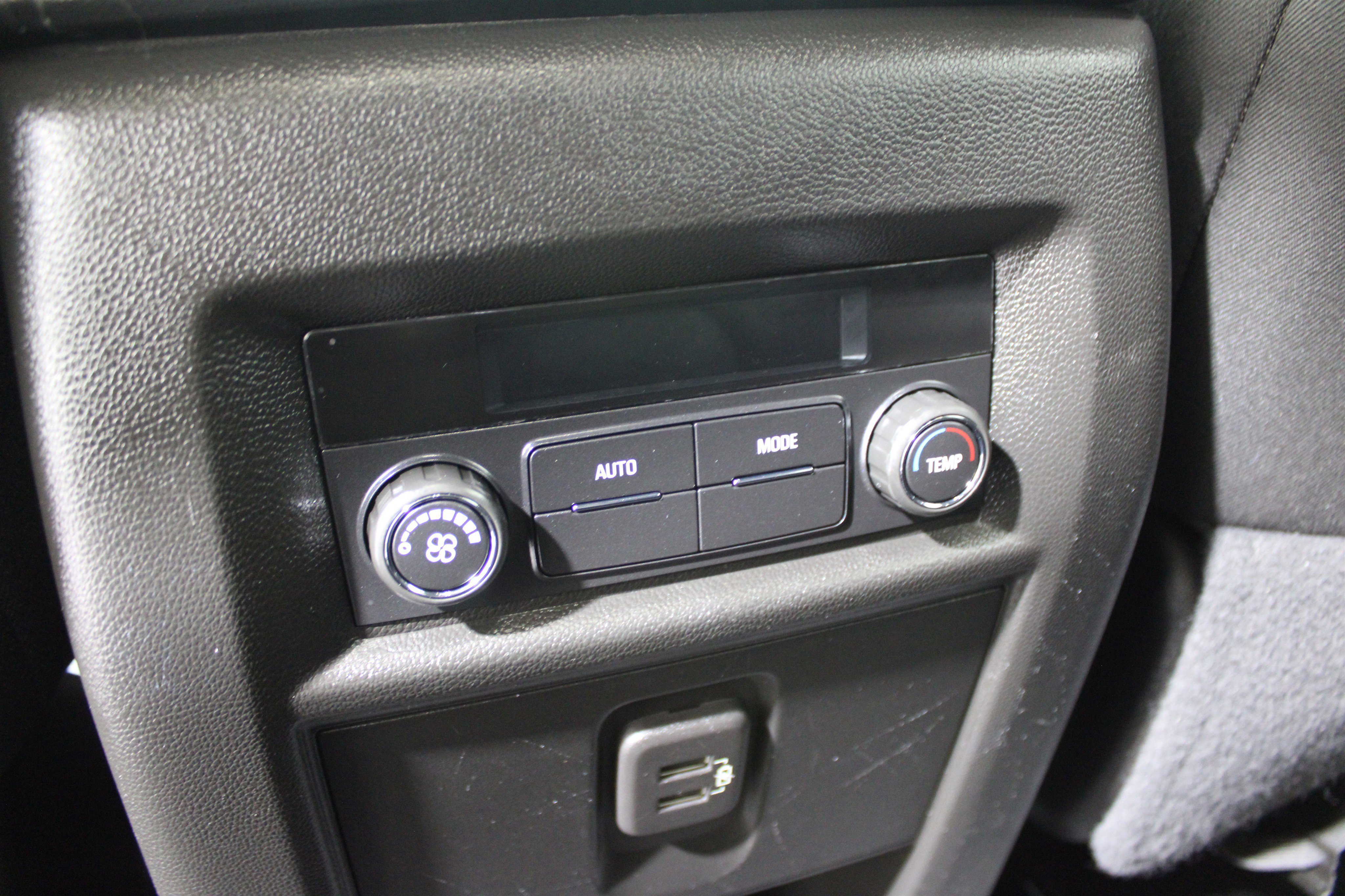 Used 2023 Chevrolet Traverse LT image 23