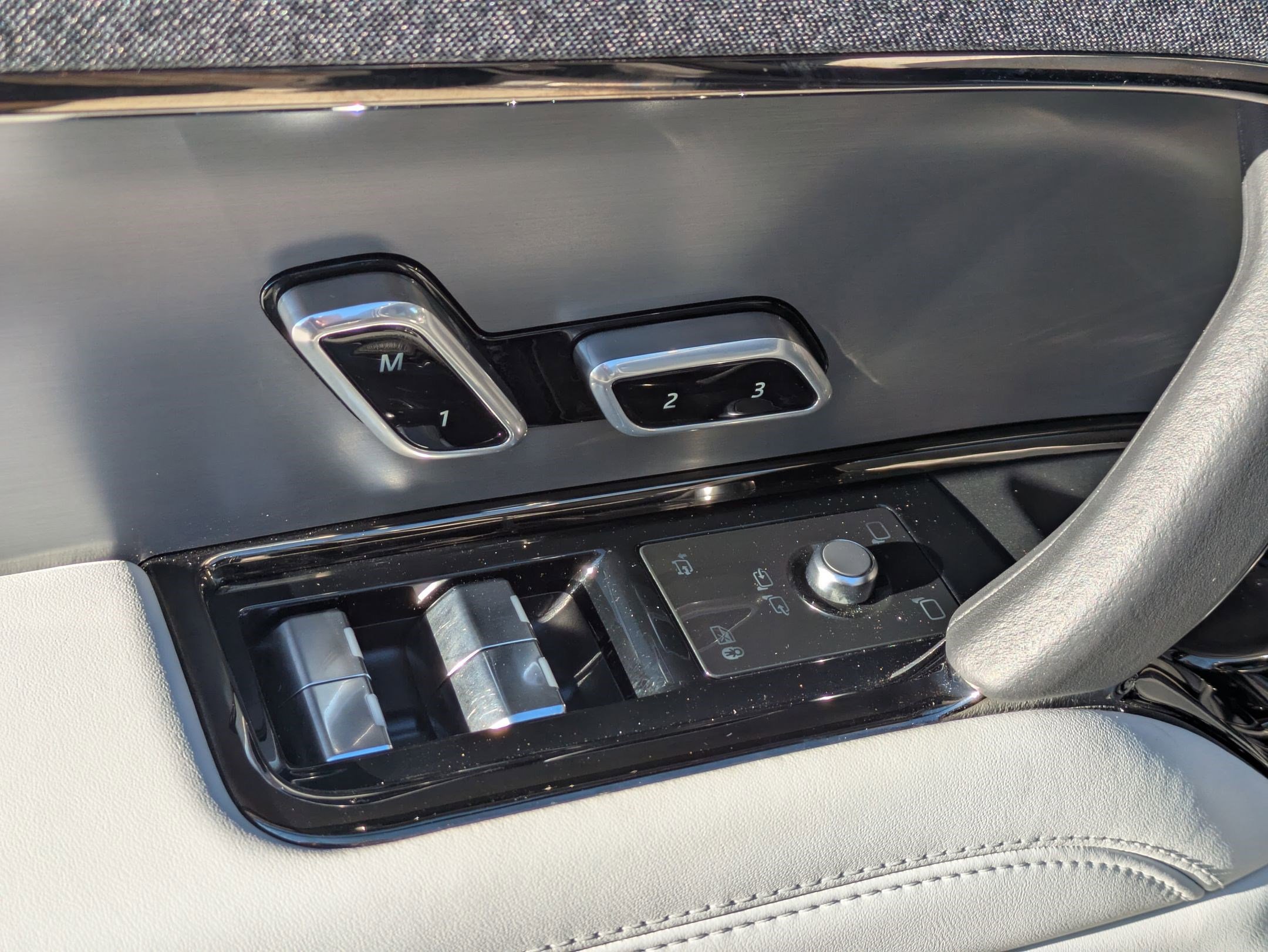 Used 2025 Land Rover Range Rover Sport SE image 13