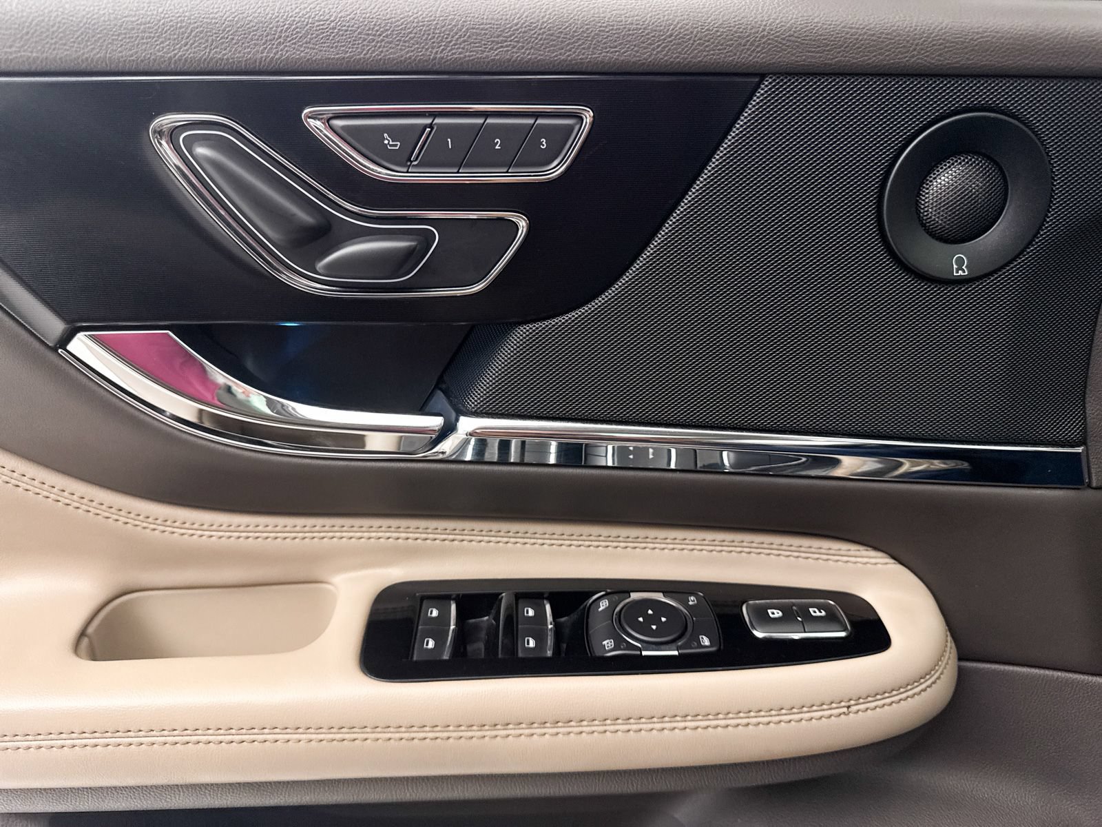 Used 2020 Lincoln Corsair Reserve FWD image 29