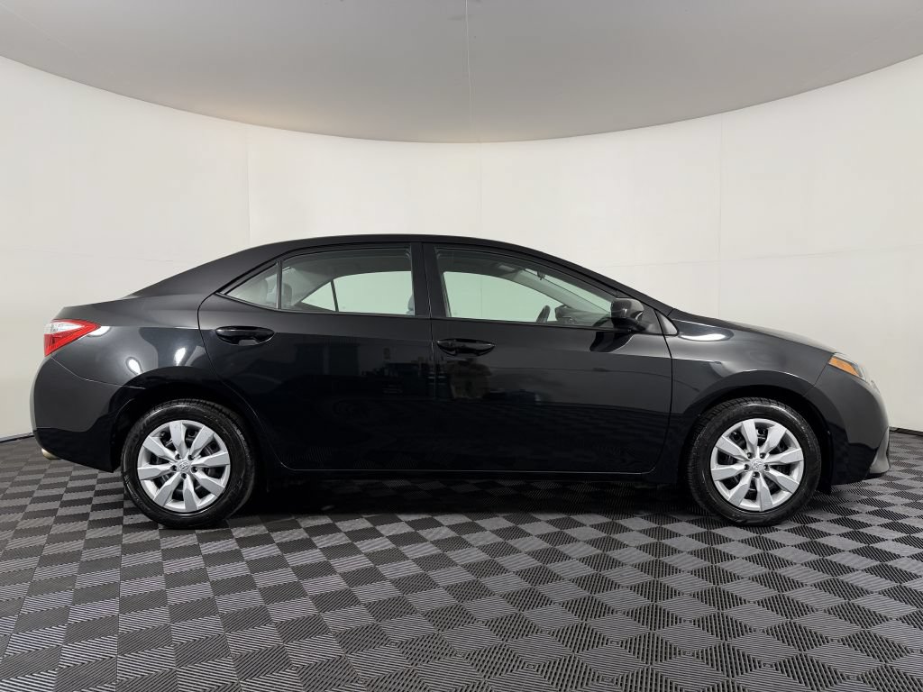 Used 2016 Toyota Corolla LE FWD image 4