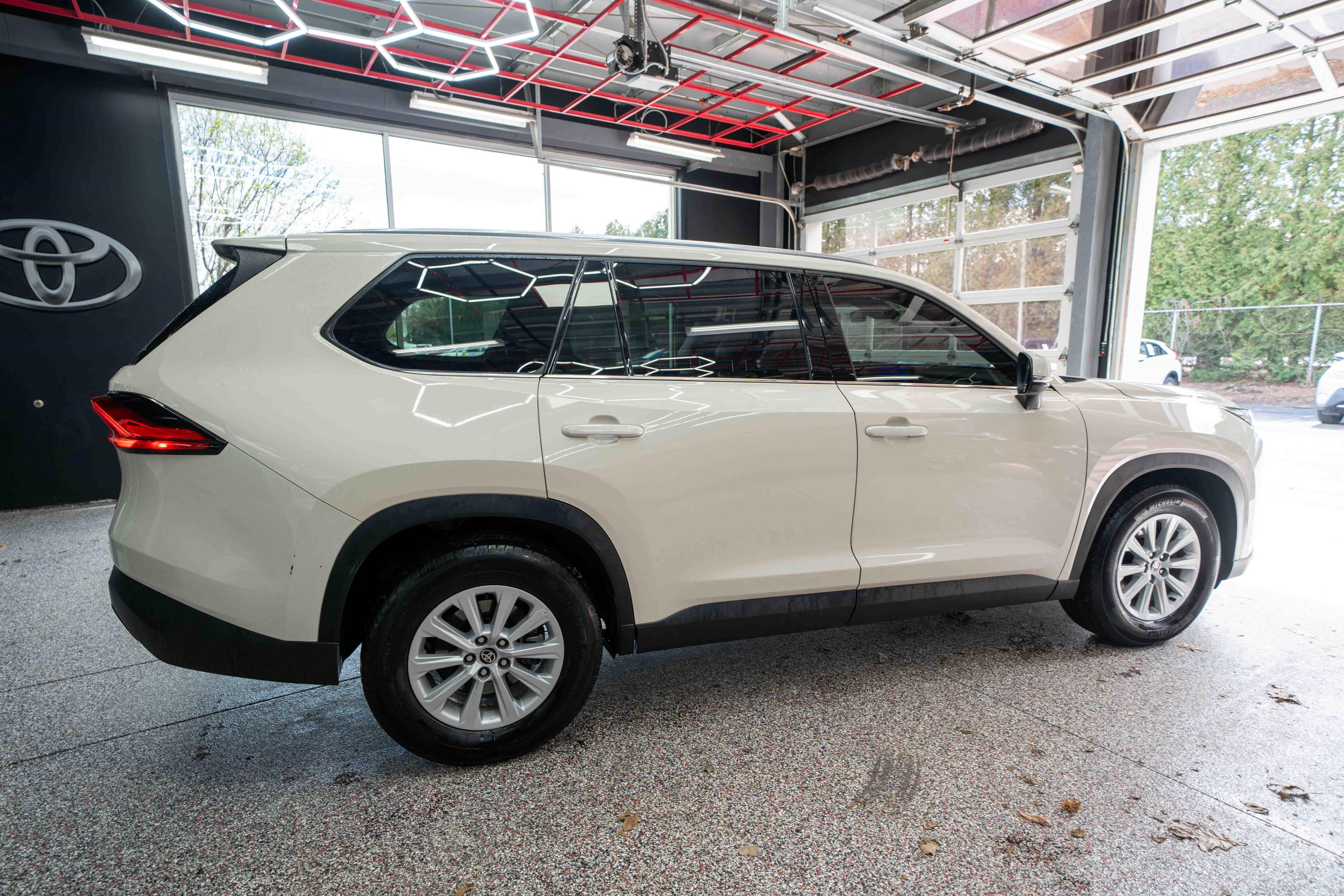 Used 2024 Toyota Grand Highlander XLE image 4