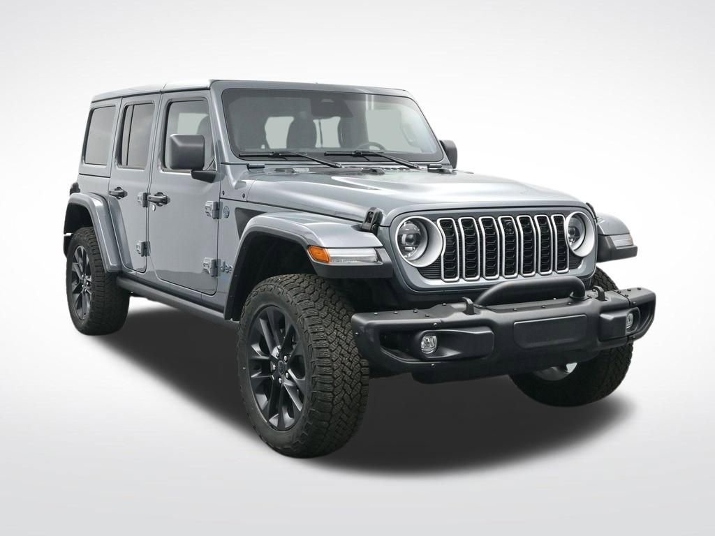Used 2025 Jeep Wrangler Sahara 4xe image 3