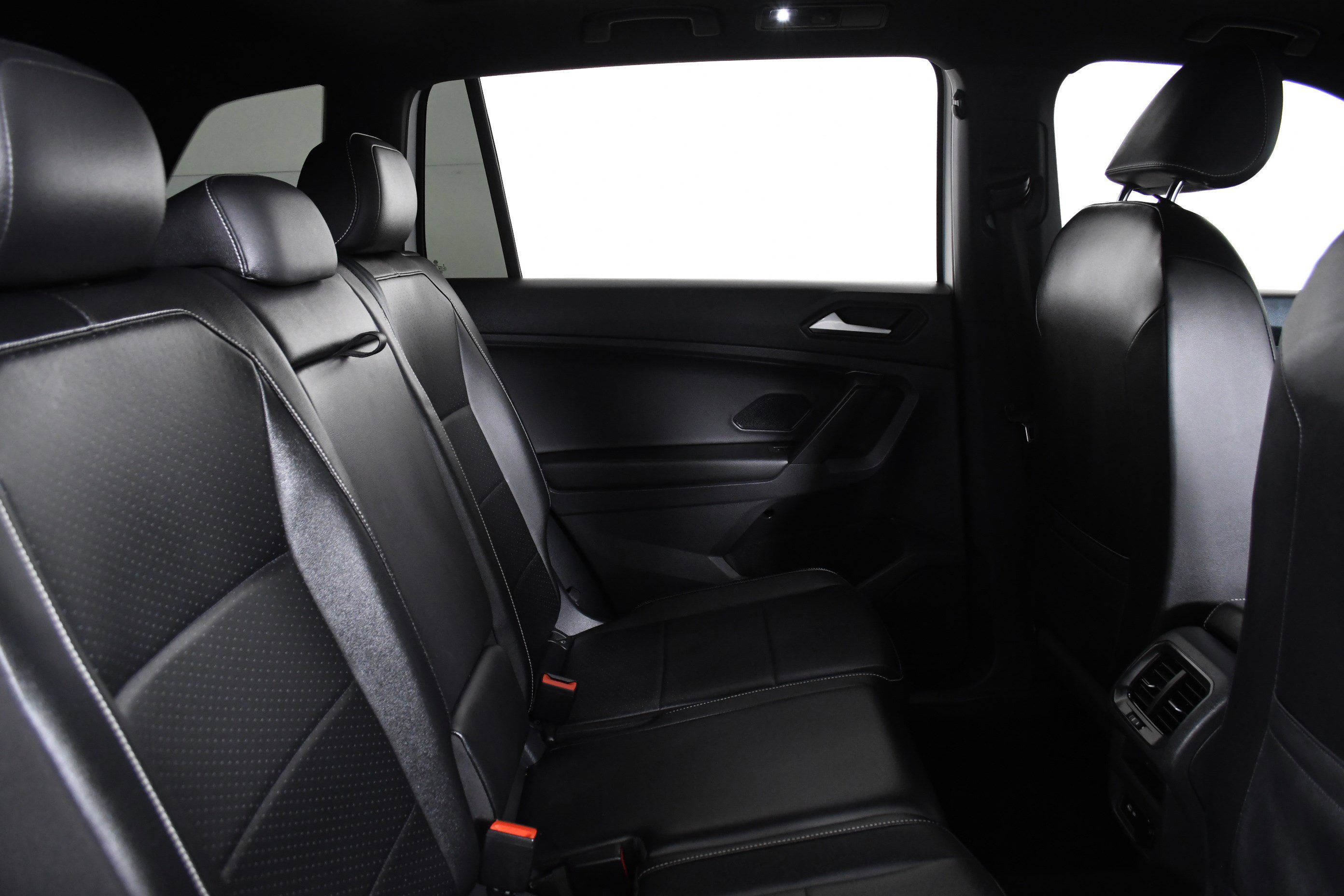 Used 2021 Volkswagen Tiguan SE R-Line image 24