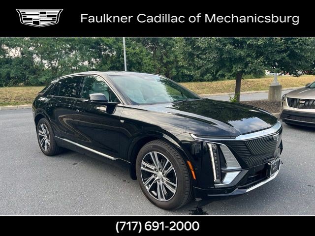 Used 2024 Cadillac Lyriq Luxury w/ LPO, Floor Liner Package AWD/4WD image 3