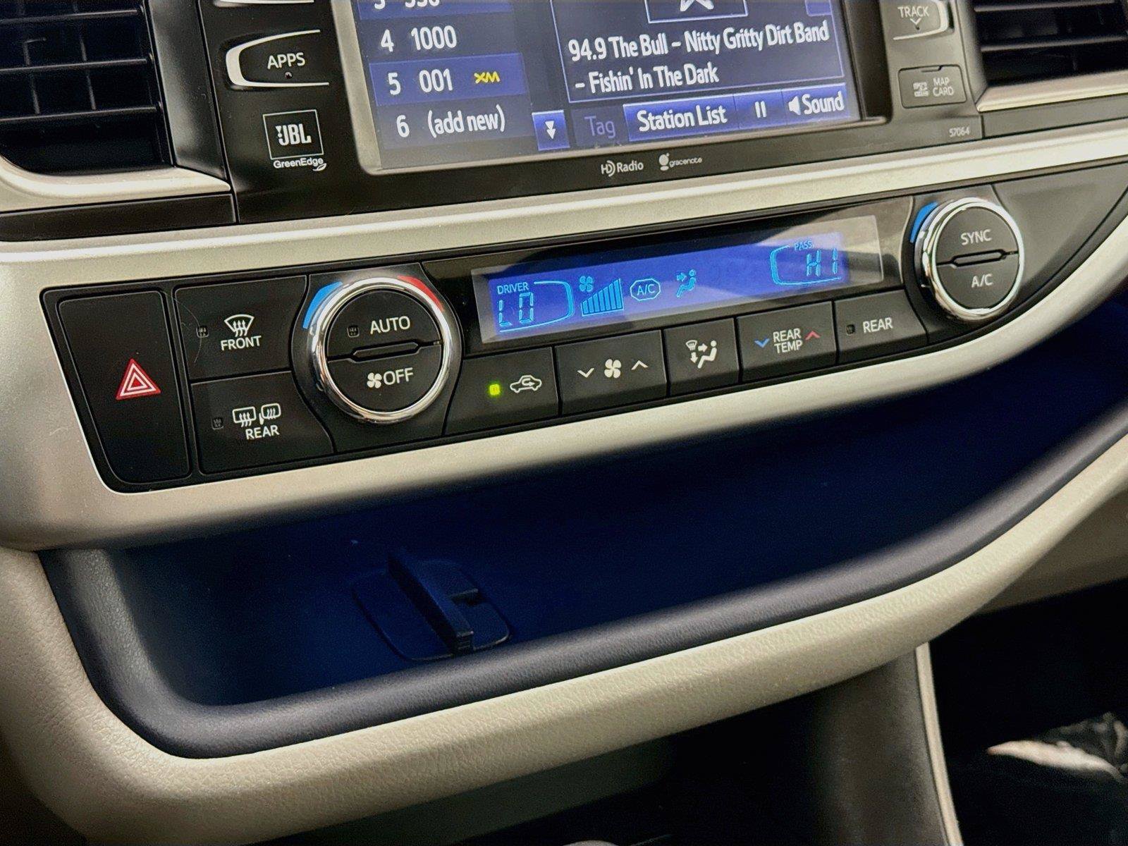 Used 2015 Toyota Highlander Limited FWD image 25