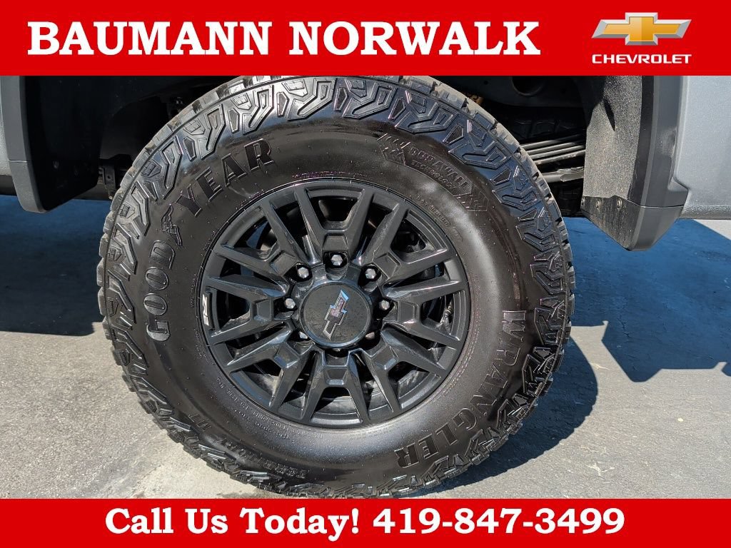 Used 2025 Chevrolet Silverado 2500 ZR2 w/ Technology Package AWD/4WD image 11